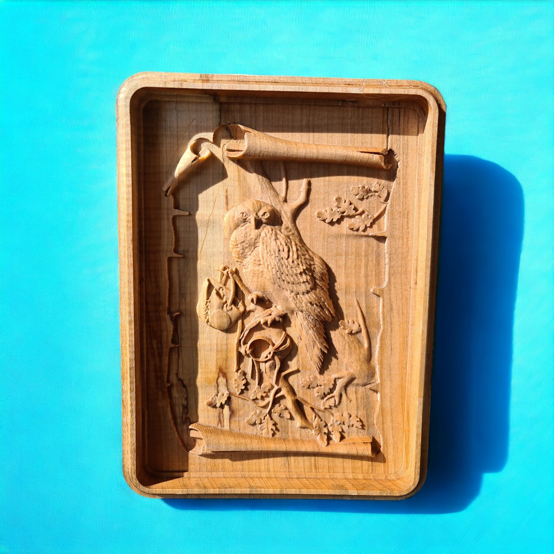 Sculpture de hibou fraisée dans du bois massif